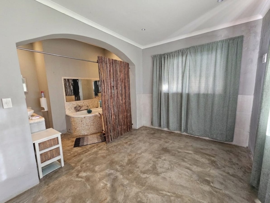 To Let 4 Bedroom Property for Rent in Kleinmond Western Cape